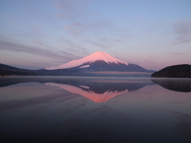 今朝も綺麗な逆さ富士と朝陽見えました。